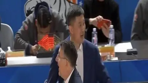 14连胜势头强劲！深度解析：魔术对决雄鹿，精准预测战局，连胜之火燃烧不息！